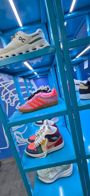 Modelo de negocio 7shoes - estante de tenis