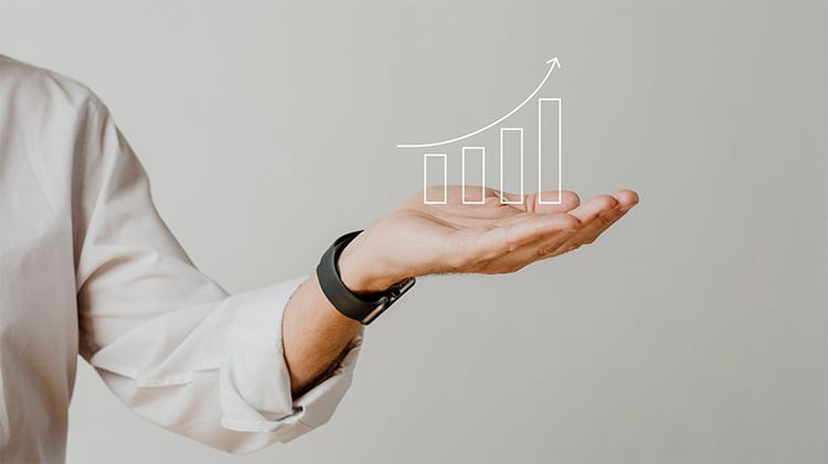grafico-barras-creciente-digital-superposicion-manos-empresario