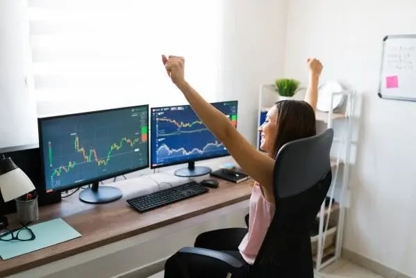 yes-i-did-it-successful-stock-broker-made-good-business-deal-online-excited-freelance-woman-buying-stocks-and-celebrating-victory-at-work